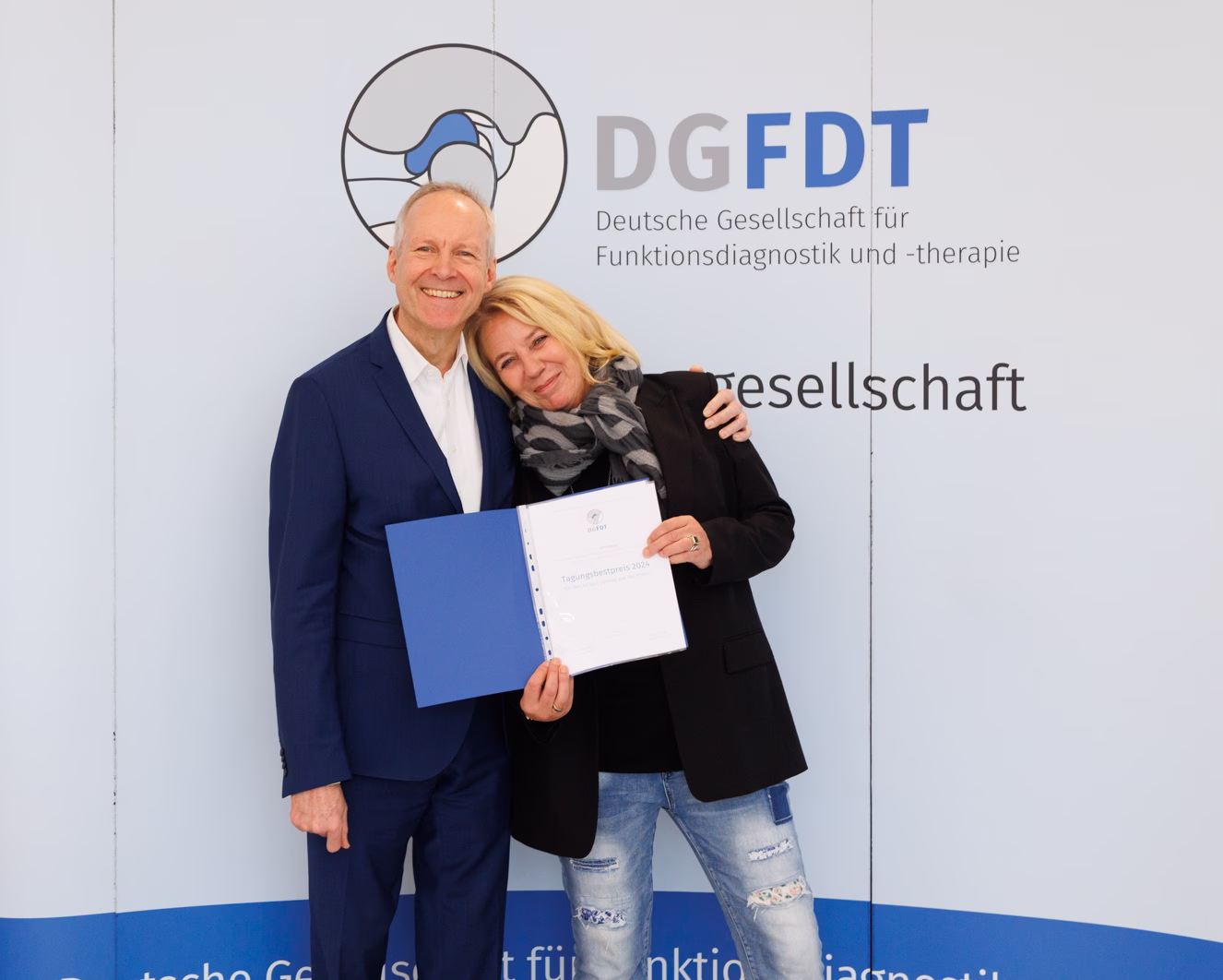 DGFDT_2024_PD_Dr._Ahlers_and_Martina_Sander_win_best_conference_prize_PRaxis